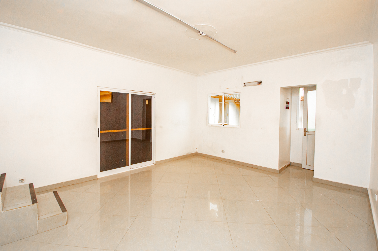 Foto de Vivenda V6+1 com Piscina Disponível para Venda no Benfica