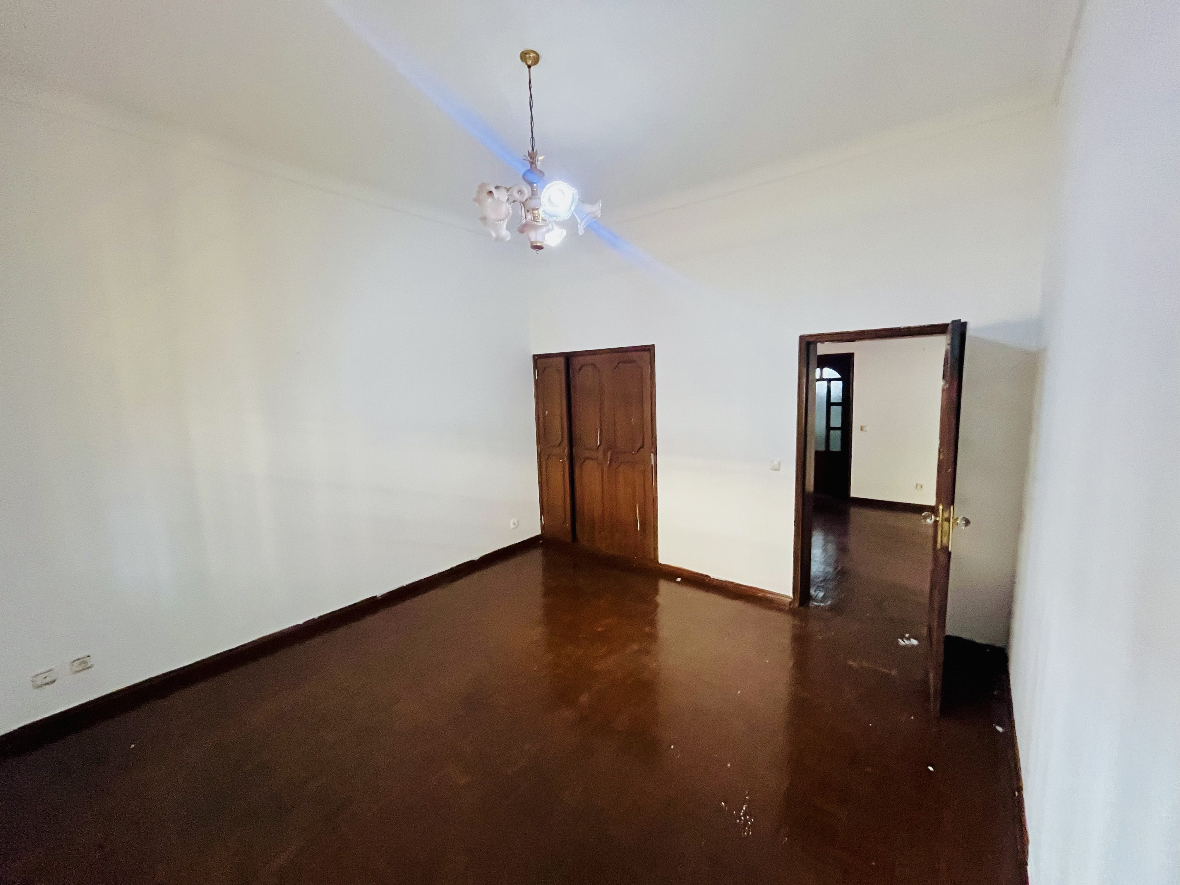 Foto de Arrenda-se: Vivenda V3 Triplex Ingombotas