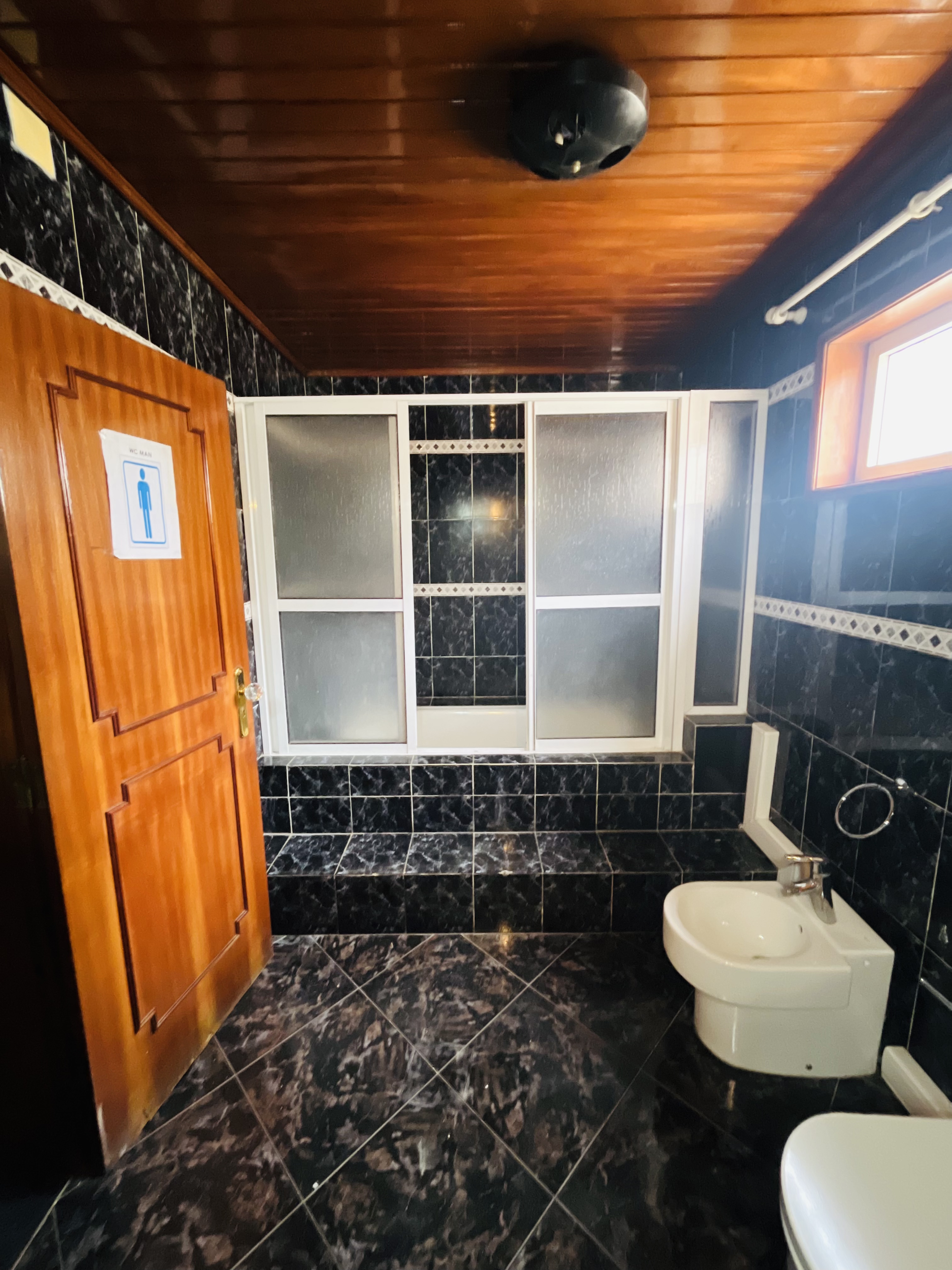 Foto de Arrenda-se: Vivenda V3 Triplex Ingombotas