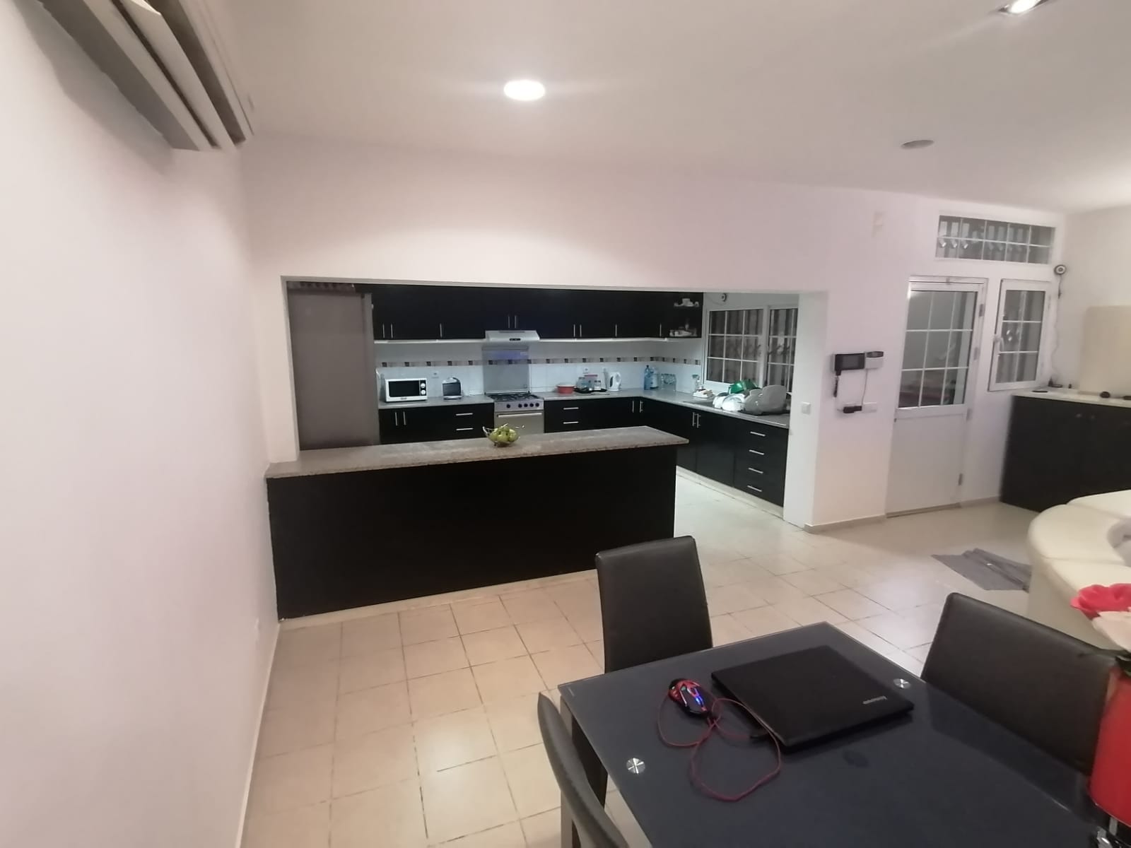 Foto de Vende-se Magnífica Moradia T4 Duplex Semi-Mobilada