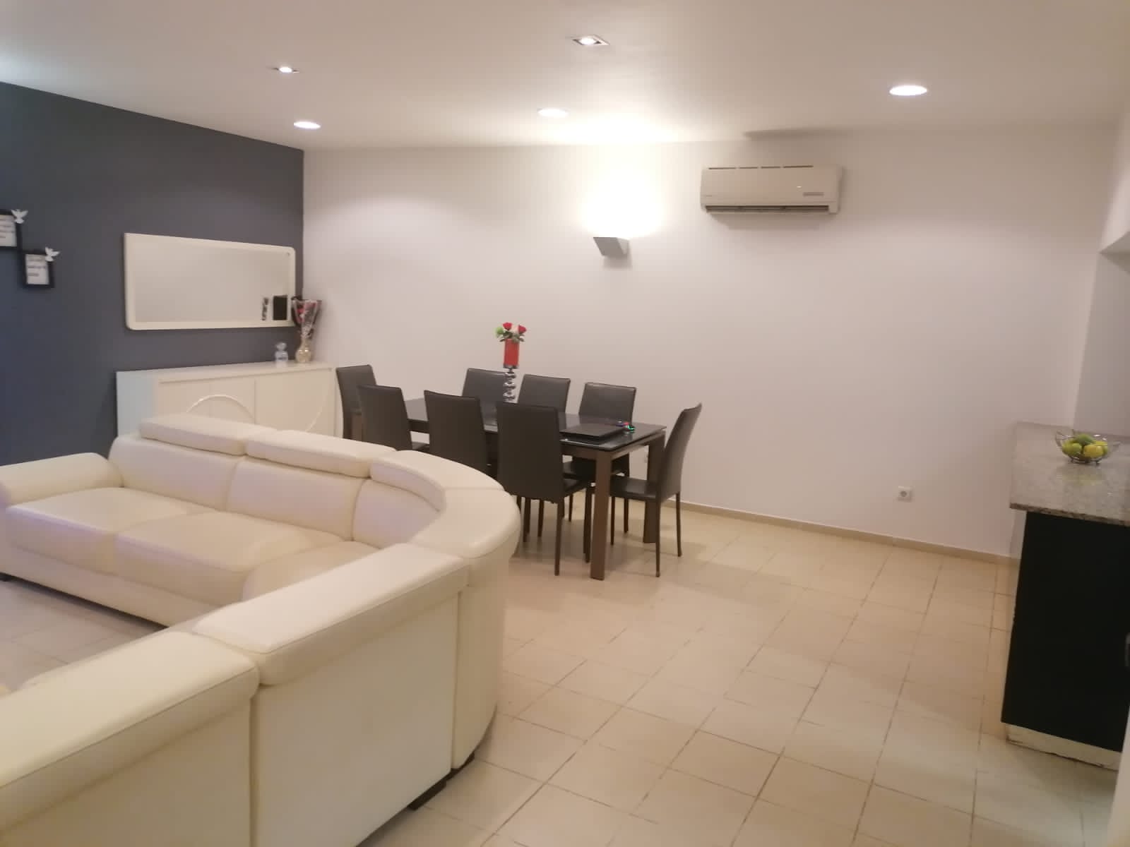 Foto de Vende-se Magnífica Moradia T4 Duplex Semi-Mobilada
