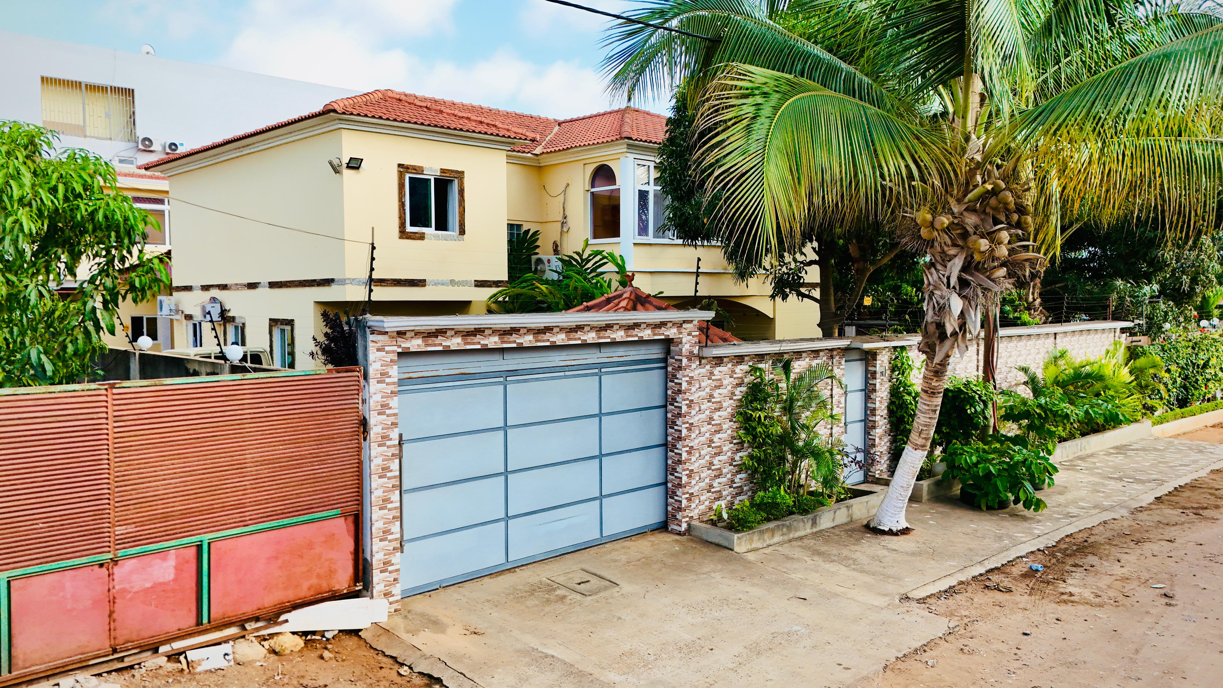 Disponível para Arrendar, Vivenda V6+2 Duplex com Anexo, Localizada no Benfica/Kifica