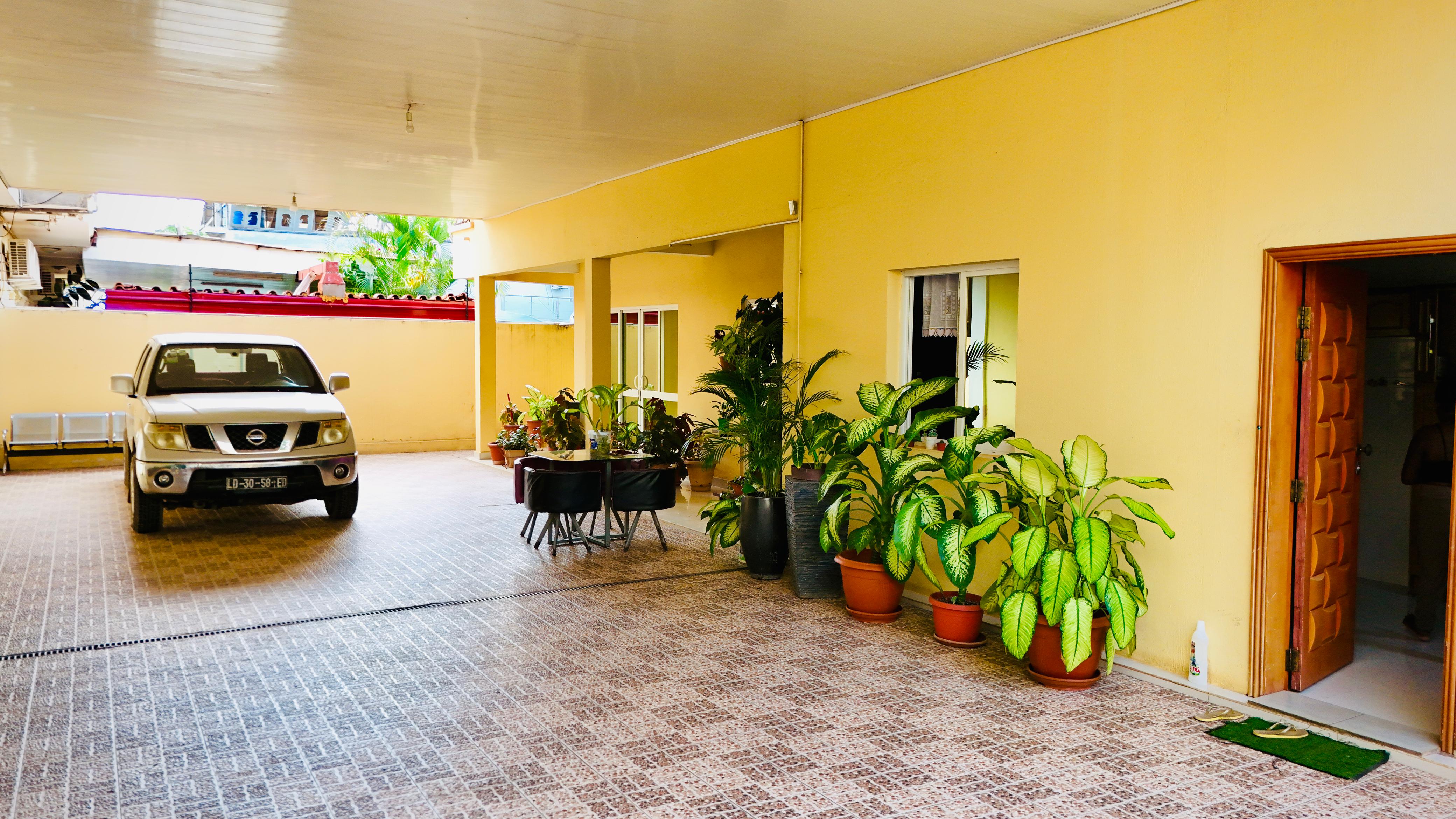 Foto de Disponível para Arrendar, Vivenda V6+2 Duplex com Anexo, Localizada no Benfica/Kifica