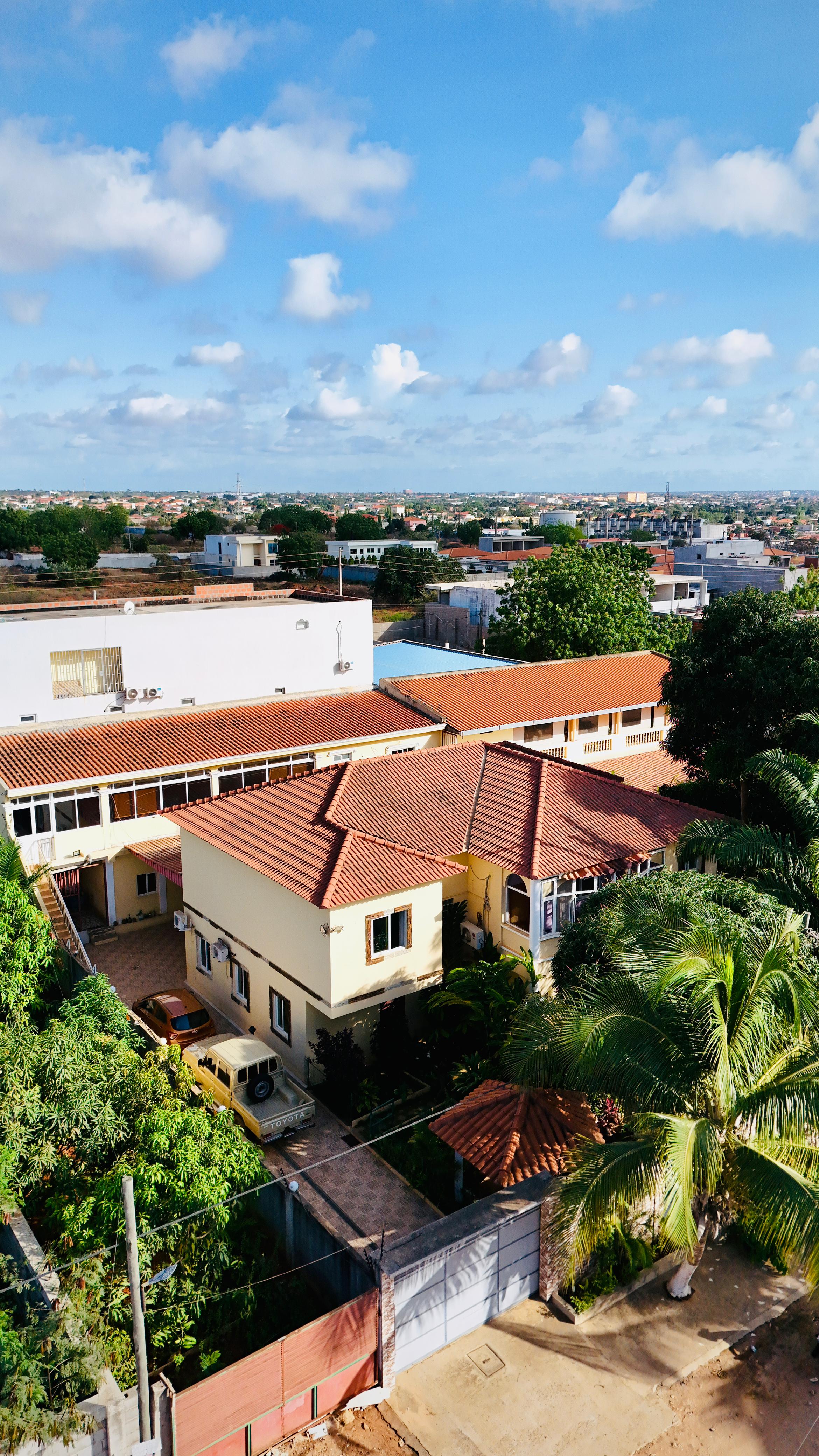 Foto de Disponível para Arrendar, Vivenda V6+2 Duplex com Anexo, Localizada no Benfica/Kifica